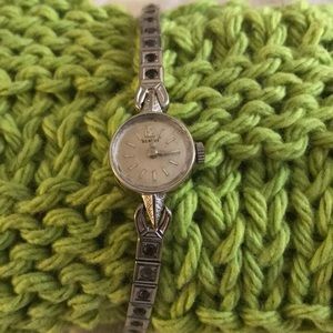 Vintage Beautiful Benrus 14 ct white gold